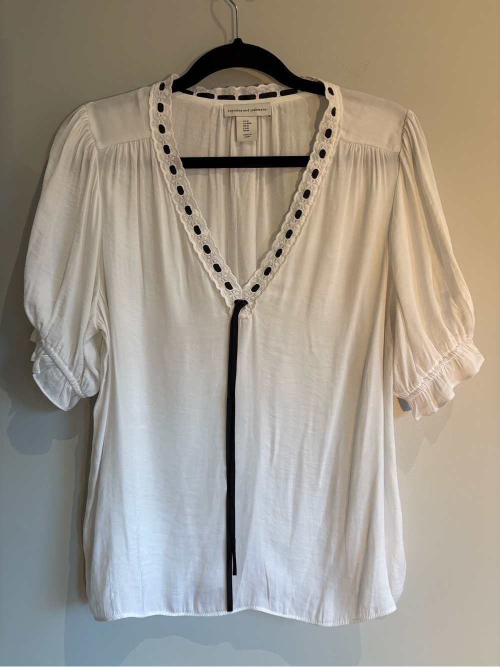 Cupcakes and Cashmere White Black Ribbon Blouse M